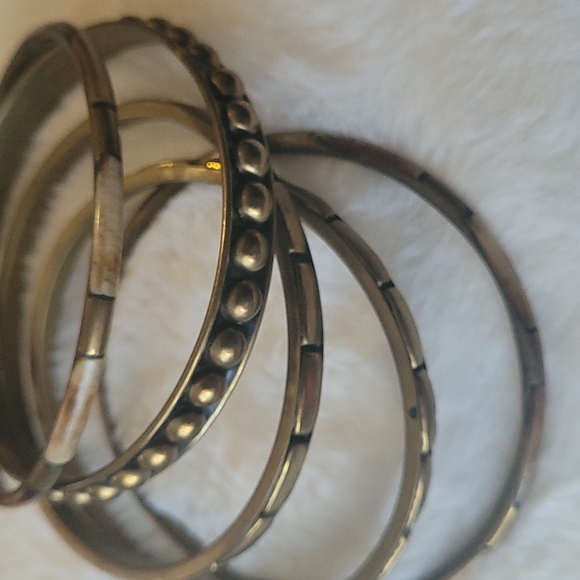 5 bracelets - Picture 2 of 3